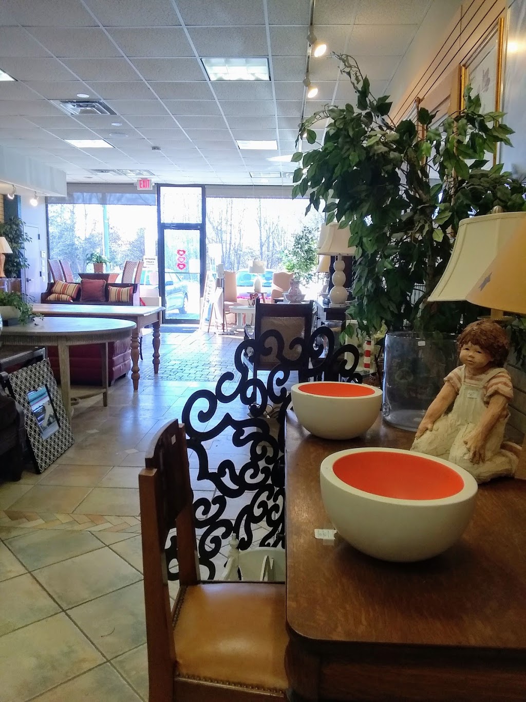 East End Hospice Thrift Shop | 52 Old Riverhead Rd, Westhampton Beach, NY 11978 | Phone: (631) 288-3268