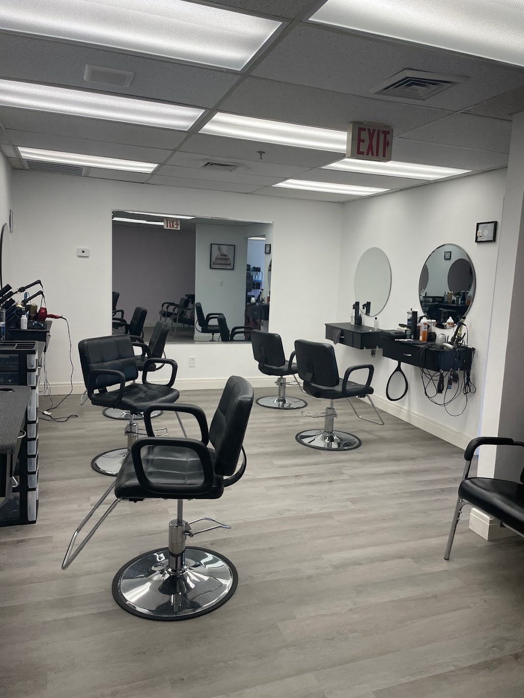 L.A beauty & Barber | 164 Old Country Rd, Riverhead, NY 11901 | Phone: (631) 740-9410