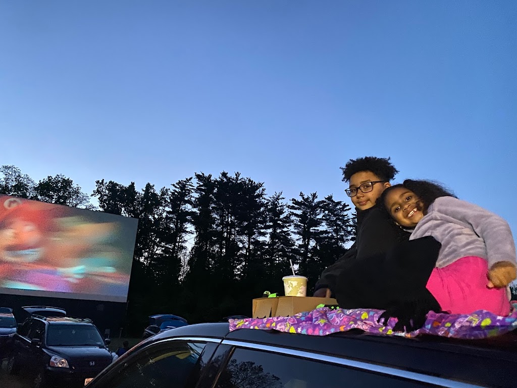 Overlook Drive-In Theatre | 126 De Garmo Rd, Poughkeepsie, NY 12601 | Phone: (845) 452-3445