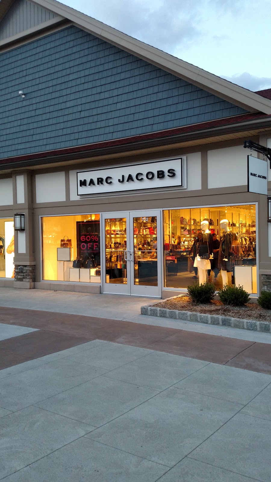 Marc Jacobs - Woodbury Common Premium Outlets | 702 Racetrack Lane #109, Central Valley, NY 10917 | Phone: (845) 928-0795