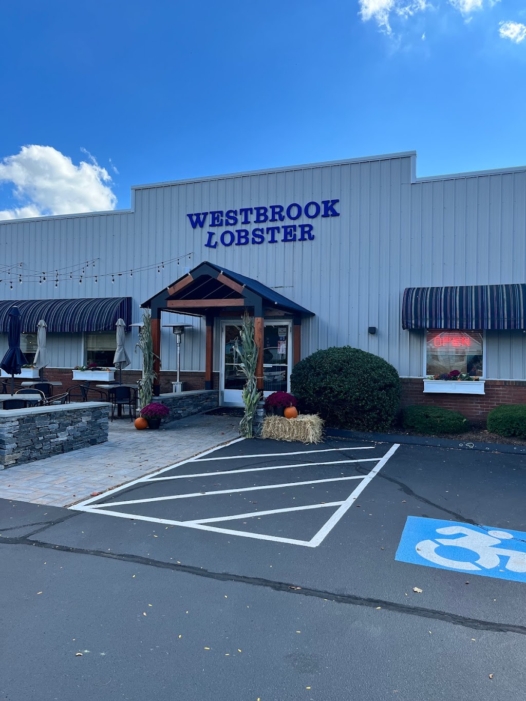Westbrook Lobster Restaurant and Bar | 346 E Main St, Clinton, CT 06413 | Phone: (860) 664-9464