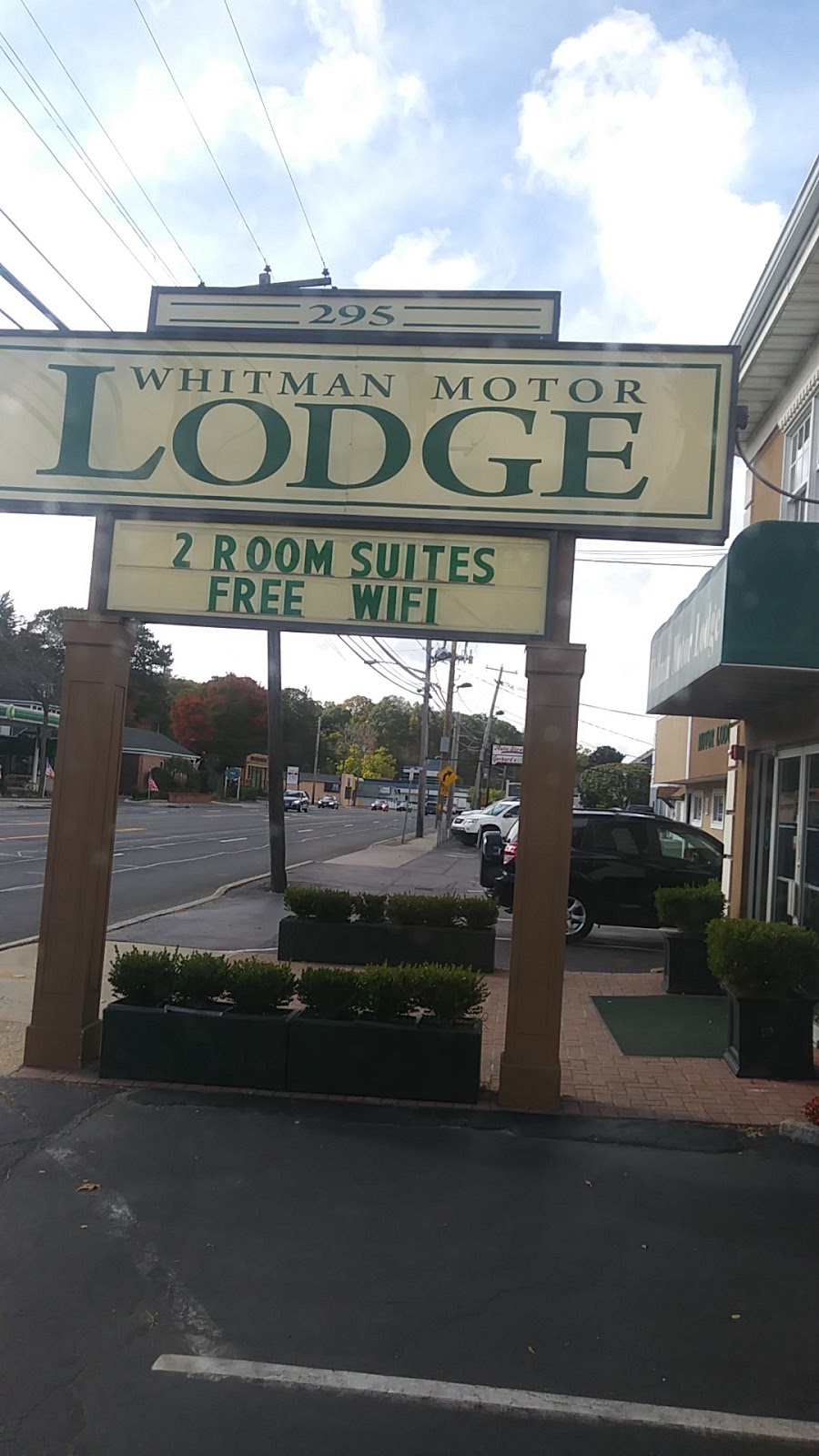 Whitman Motor Lodge | 295 E Jericho Turnpike, Huntington Station, NY 11746 | Phone: (631) 271-2800
