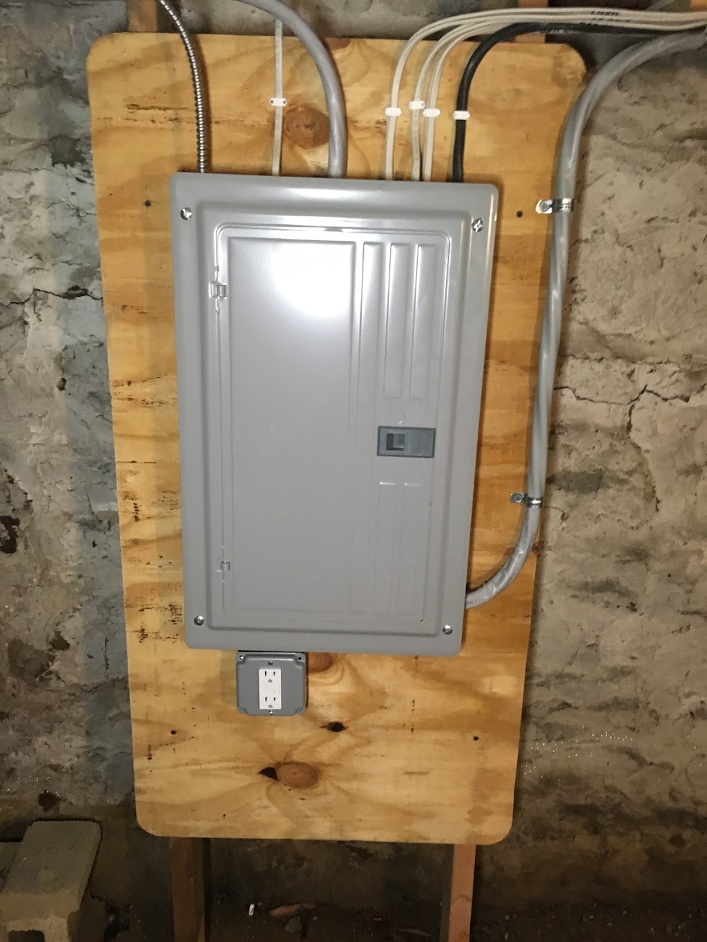 Leibold Electrical Contracting | 2681 Lehigh St #2227, Slatington, PA 18080 | Phone: (610) 216-2088