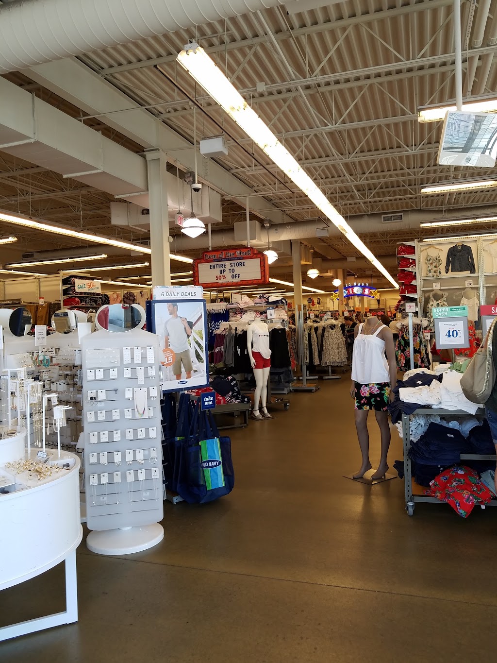 Old Navy | 5175 Sunrise Hwy, Bohemia, NY 11716 | Phone: (631) 699-2401