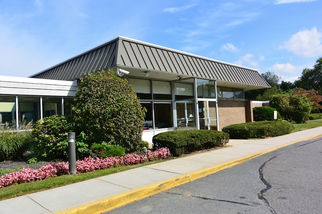 Carillon Nursing and Rehabilitation Center | 830 Park Ave, Huntington, NY 11743 | Phone: (631) 271-5800