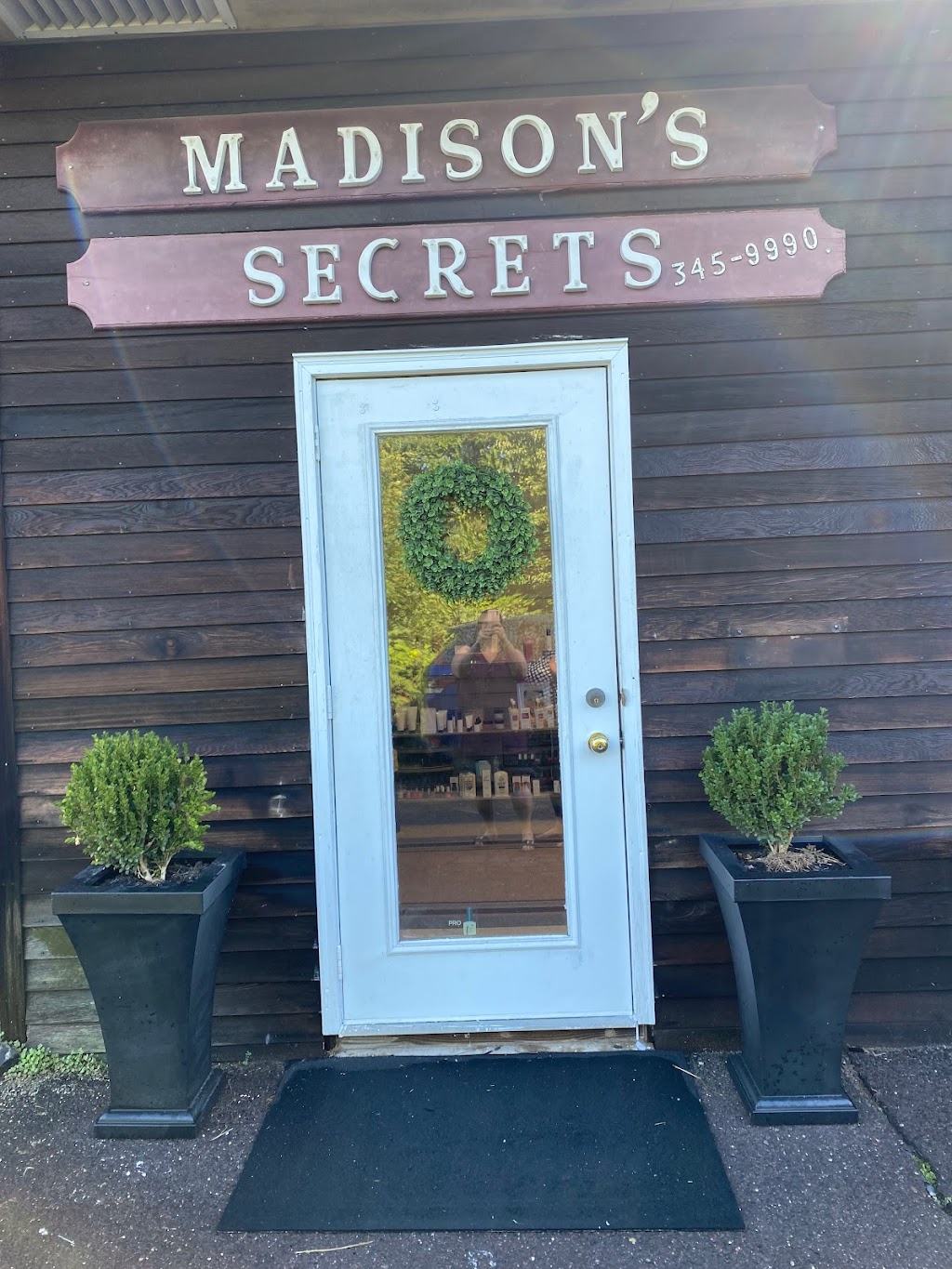Madisons Secrets | 323 Saybrook Rd # 1, Higganum, CT 06441 | Phone: (860) 345-9990