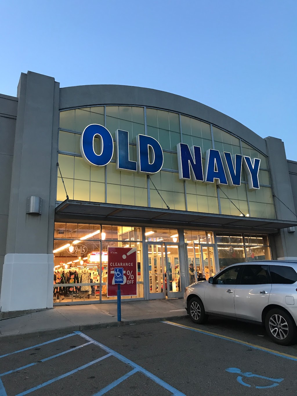 Old Navy | 13915 20th Ave, Queens, NY 11356 | Phone: (347) 625-1901