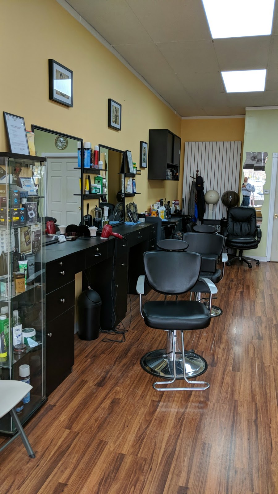 CYRUS BARBER SHOP | 642 Newman Springs Rd, Lincroft, NJ 07738 | Phone: (732) 962-0810