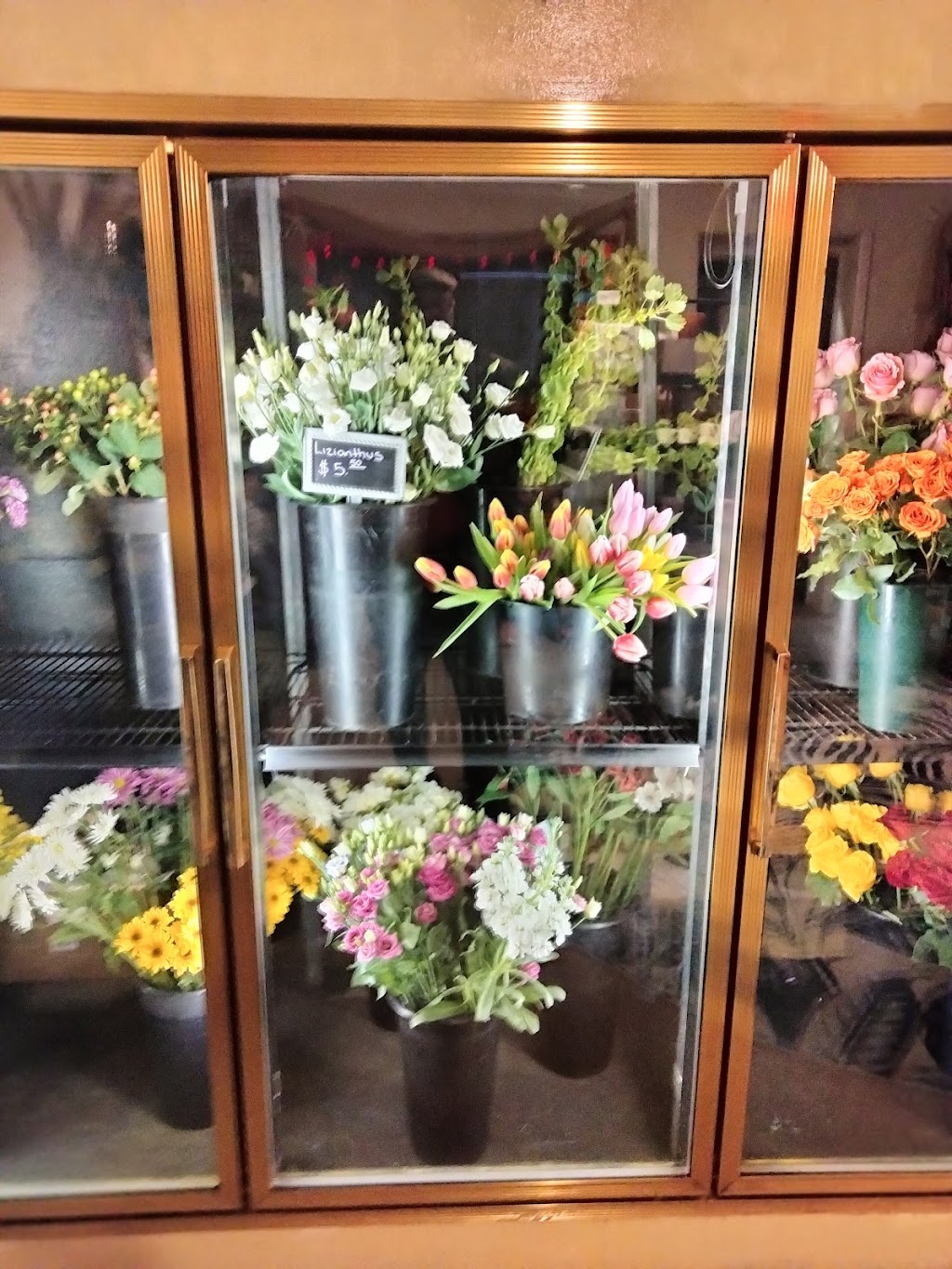 Quogue Flower Shop & Gardens | 2 Midland St, Quogue, NY 11959 | Phone: (631) 653-0683