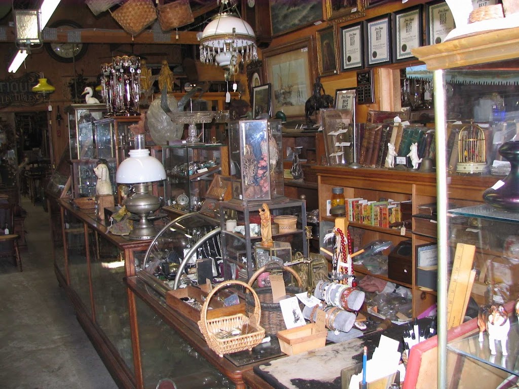 Antiques & Old Lace | 31935 Main Rd, Cutchogue, NY 11935 | Phone: (631) 734-6462
