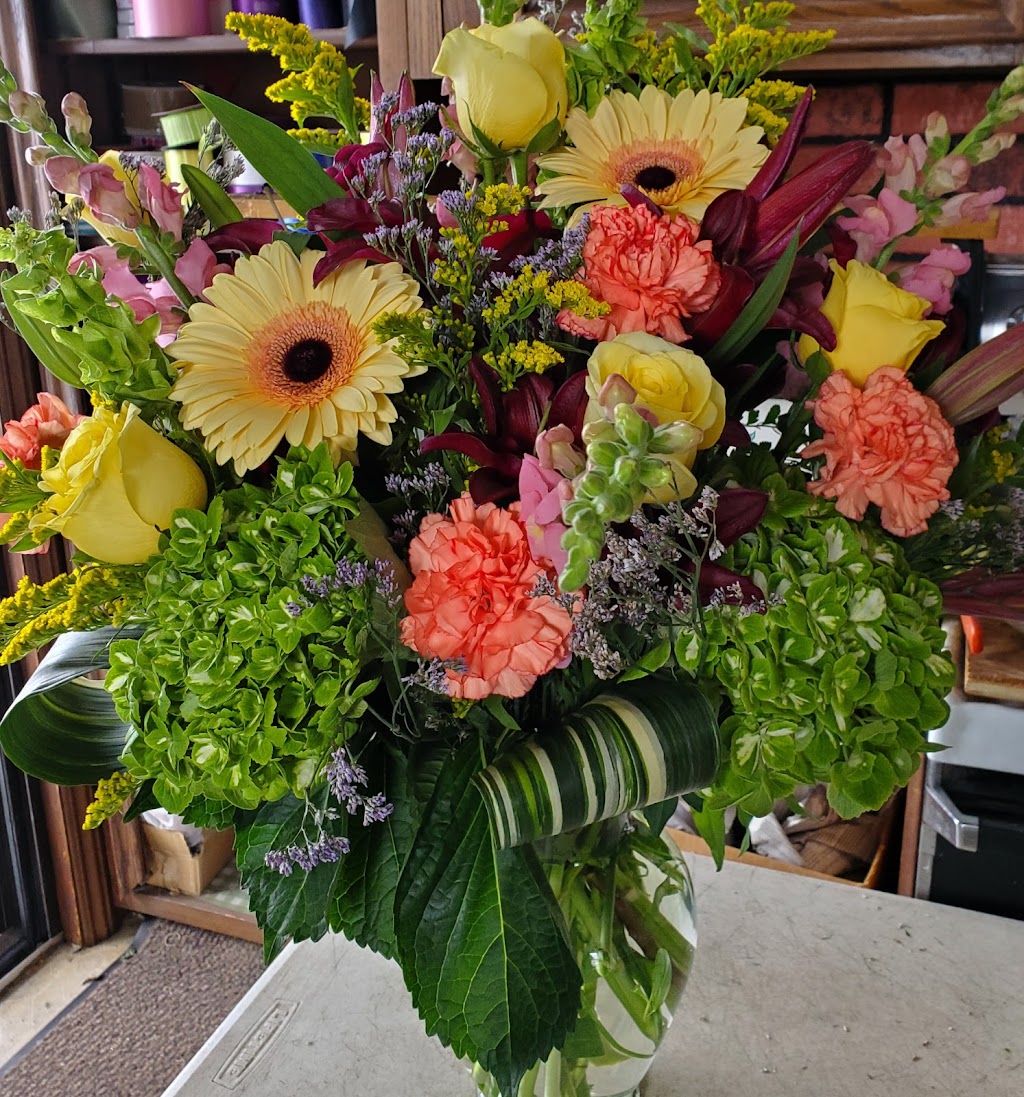 Donnas Florist And Gifts | 116 Central St #7047, Bristol, CT 06010 | Phone: (860) 589-5937