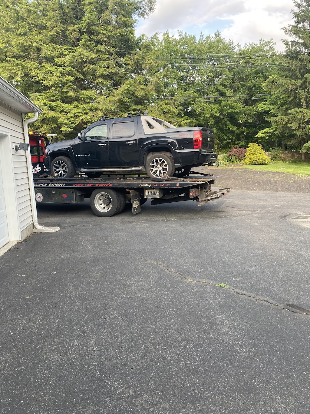 Lakeville Towing | 330 Candlewood Lake Rd, Brookfield, CT 06804 | Phone: (203) 942-1324