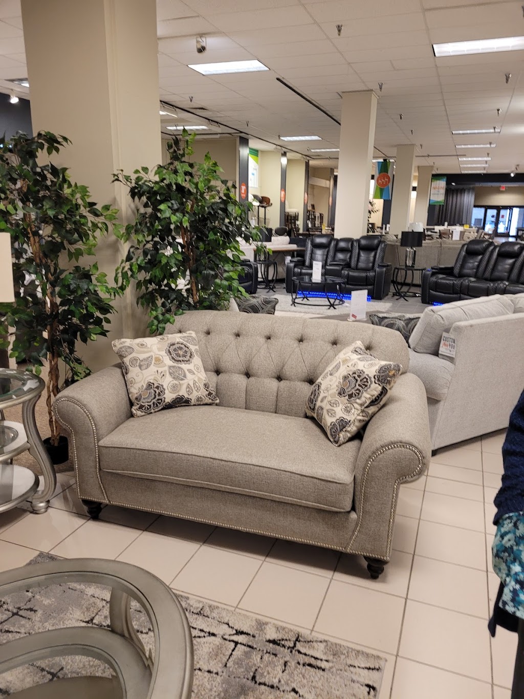 EFO Furniture Outlet | 344 Stroud Mall Rd, Stroudsburg, PA 18360 | Phone: (570) 664-6666