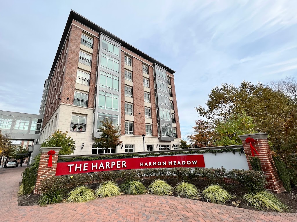 The Harper at Harmon Meadow Apartments | 100 Park Plaza Dr, Secaucus, NJ 07094 | Phone: (201) 584-8072