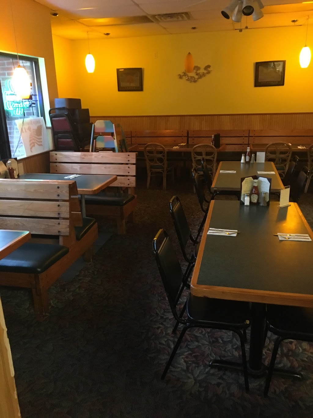 Dinos Pizza | 615 Homestead Ave, Holyoke, MA 01040 | Phone: (413) 315-6590