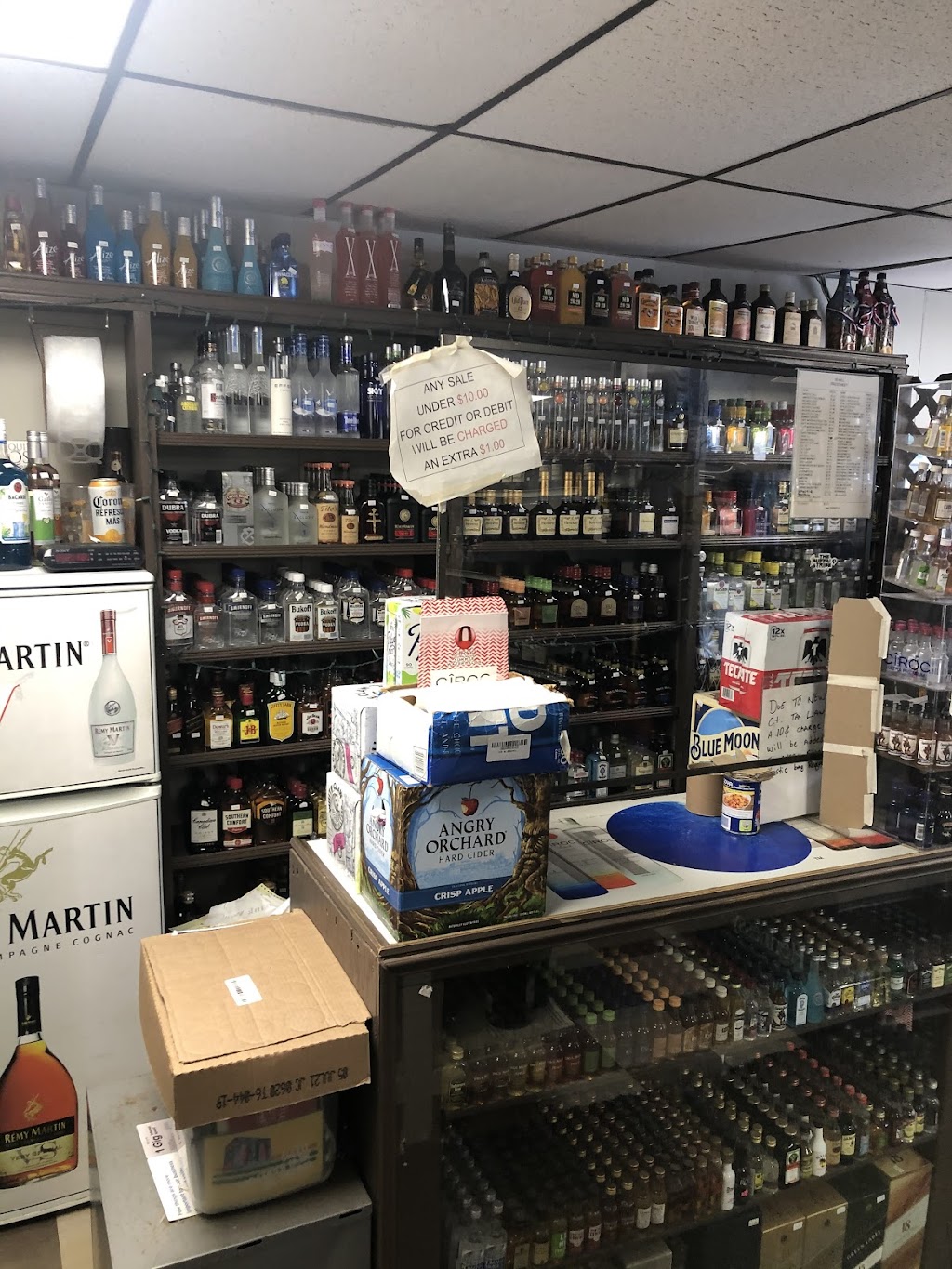 R-Liquors | 846 Boyden St, Waterbury, CT 06704 | Phone: (203) 527-5527