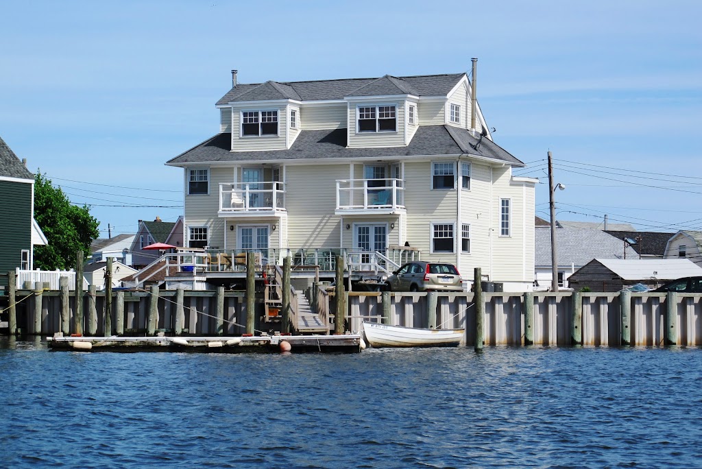 Waterfront Home Vacation Rental | 937 Shad Creek Road, Broad Channel, NY 11693 | Phone: (917) 346-9539