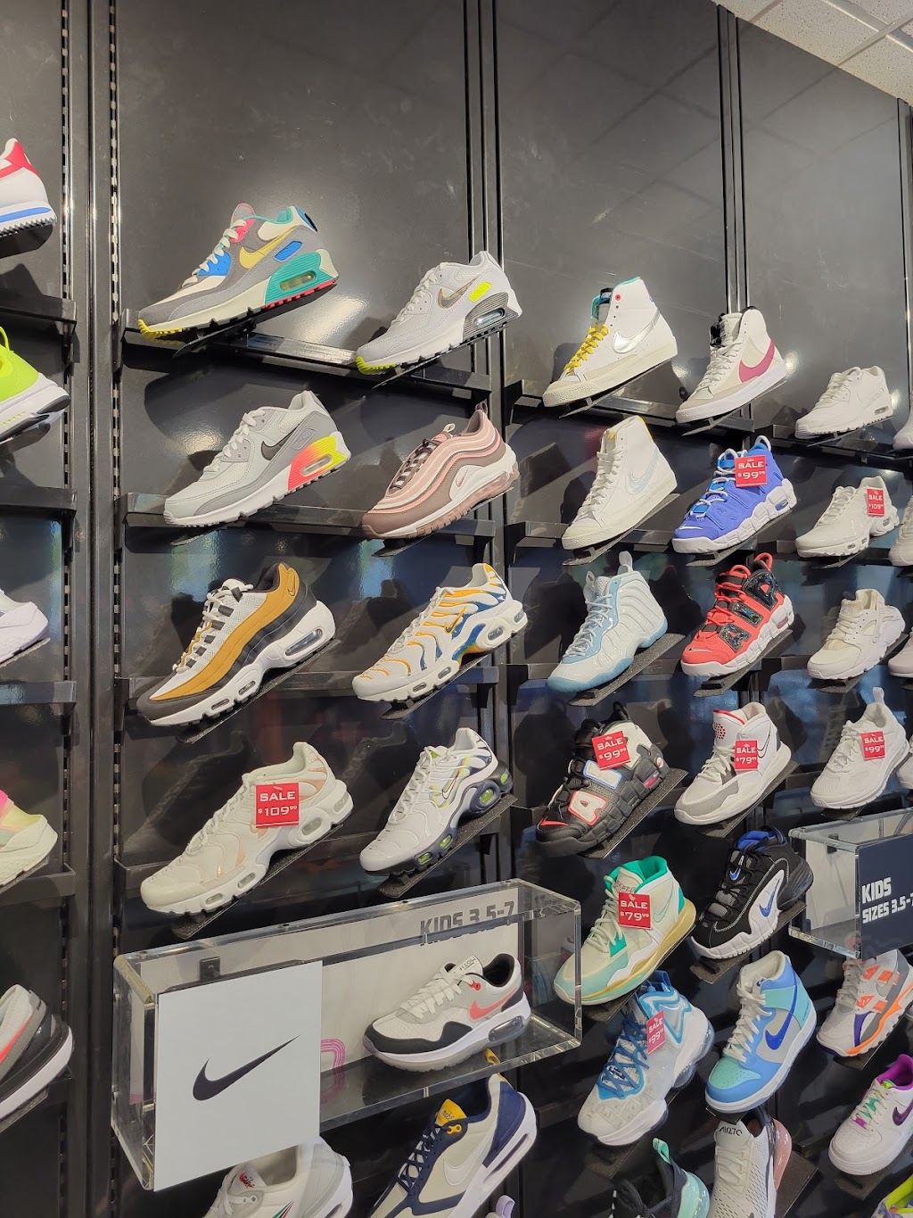 Foot Locker | 1268 Fulton St, Brooklyn, NY 11216 | Phone: (718) 399-6979