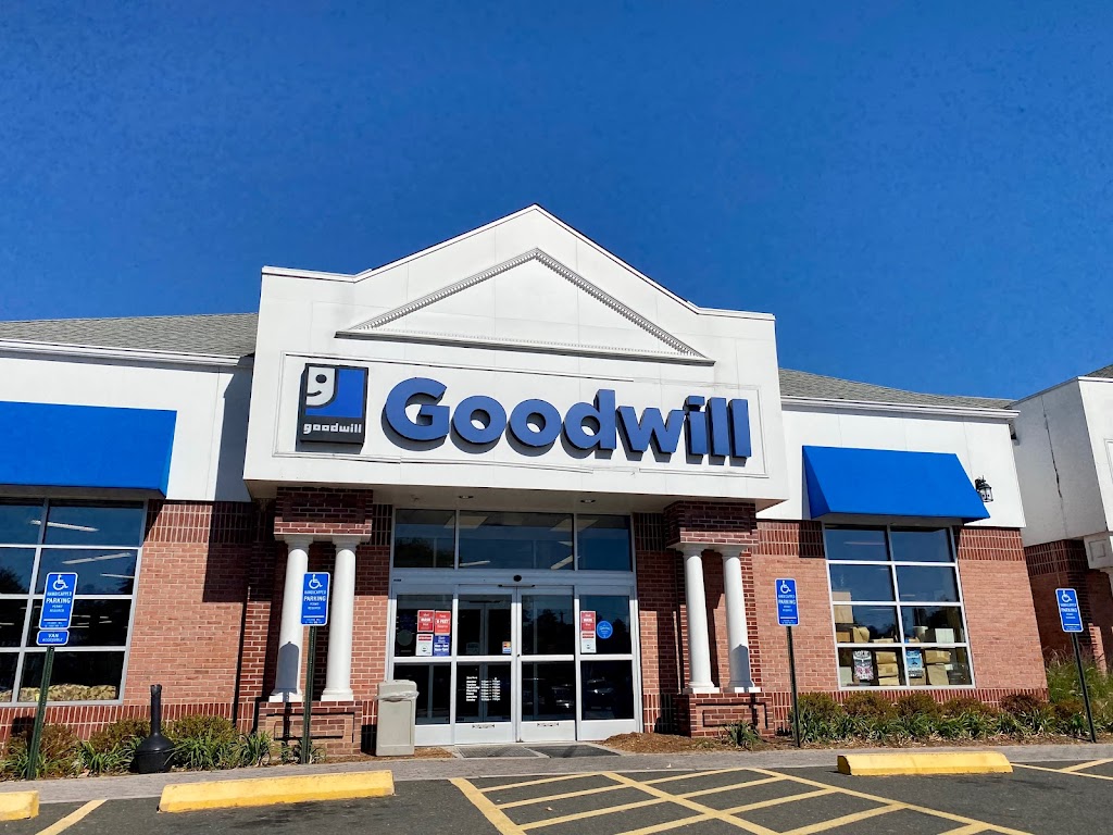 Goodwill Avon Store & Donation Station | 260 W Main St, Avon, CT 06001 | Phone: (860) 677-0771