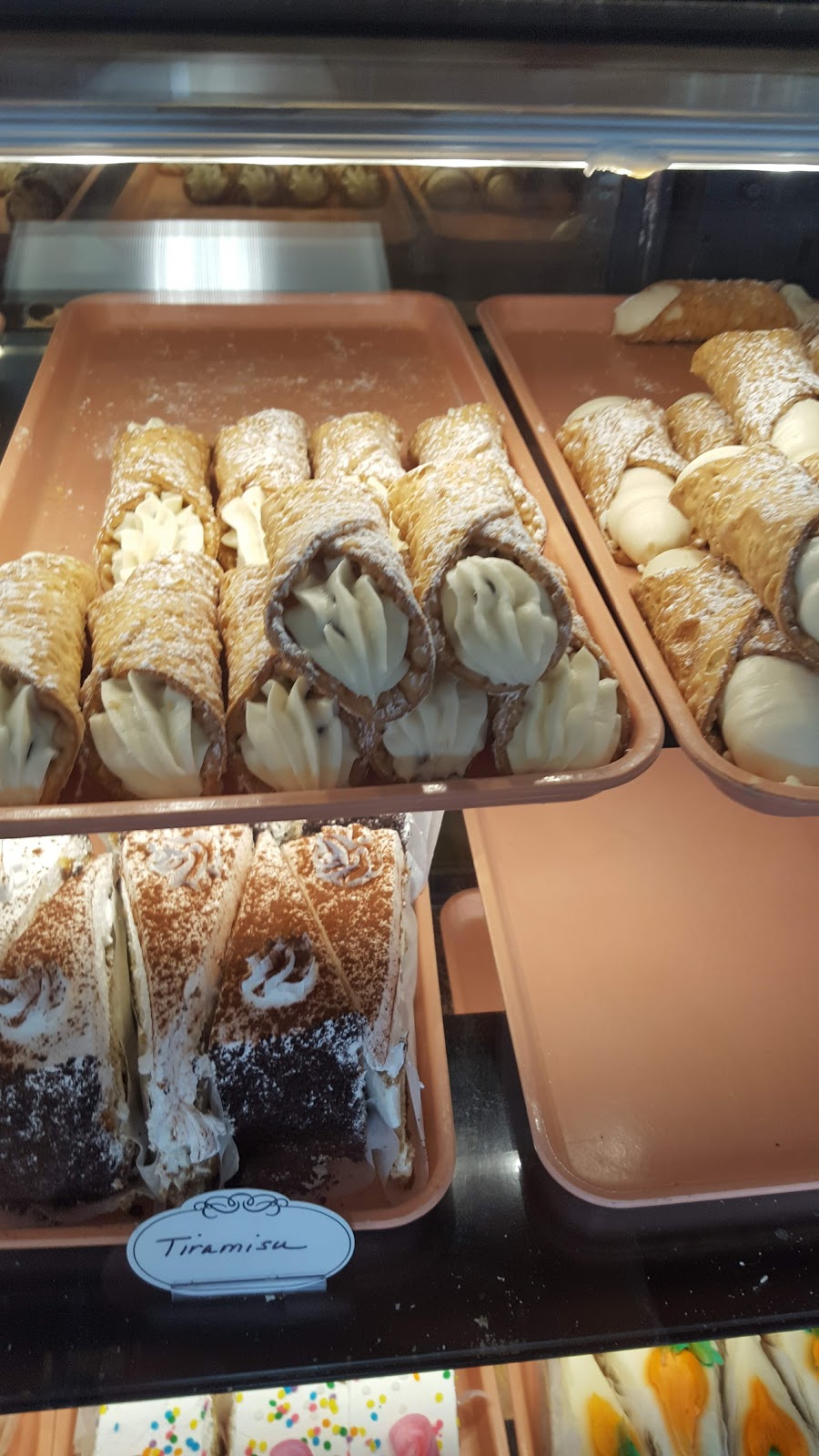 Pasticceria Italia | 610 College Hwy, Southwick, MA 01077 | Phone: (413) 569-2250