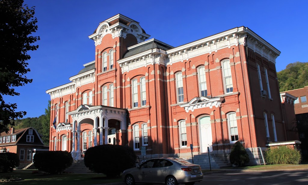 Wayne County Courthouse | 925 Court St, Honesdale, PA 18431 | Phone: (570) 253-5970