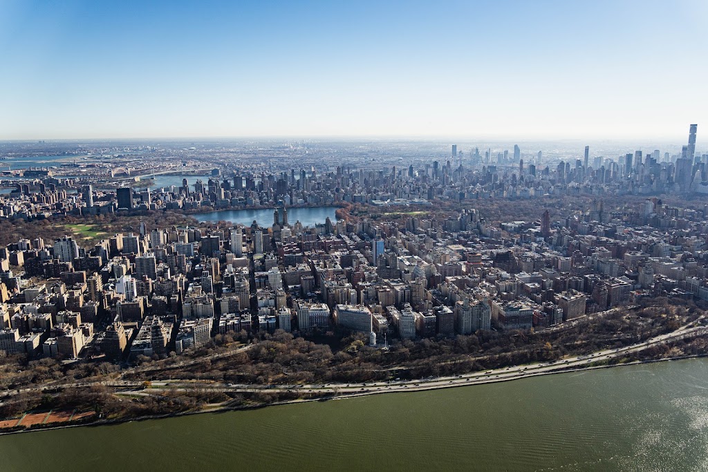 Manhattan Helicopters | 6 E River Piers, New York, NY 10004 | Phone: (212) 845-9822