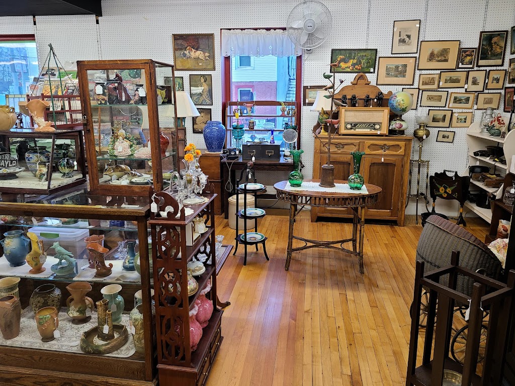 2ND Life Antiques & Collectibles | 200 East Broad Street At corner of Hellertown Avenue &, 200 E Broad St, Quakertown, PA 18951 | Phone: (215) 536-4547