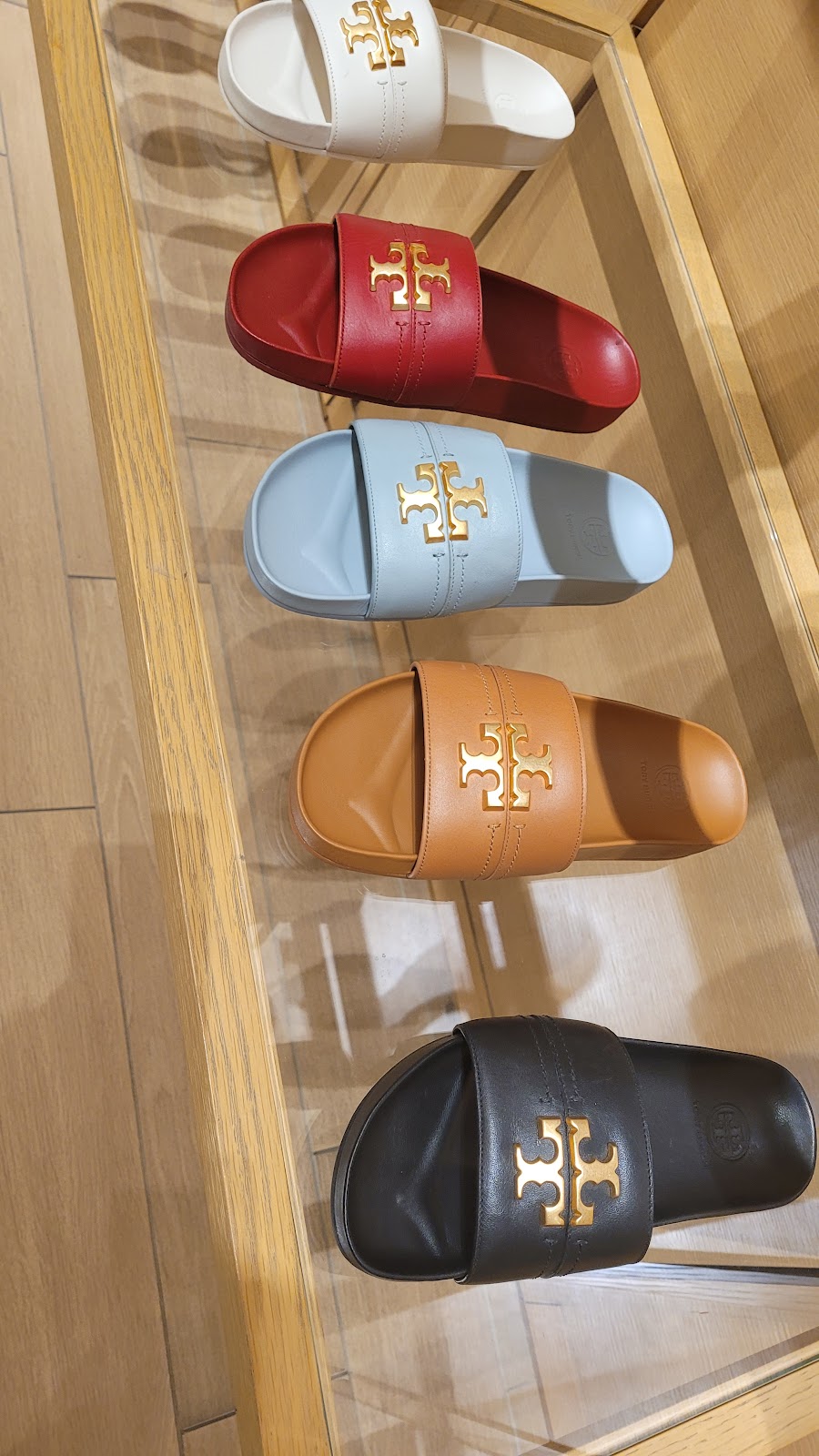 Tory Burch Outlet | 18 Lightcap Rd #1119, Pottstown, PA 19464 | Phone: (610) 718-5834