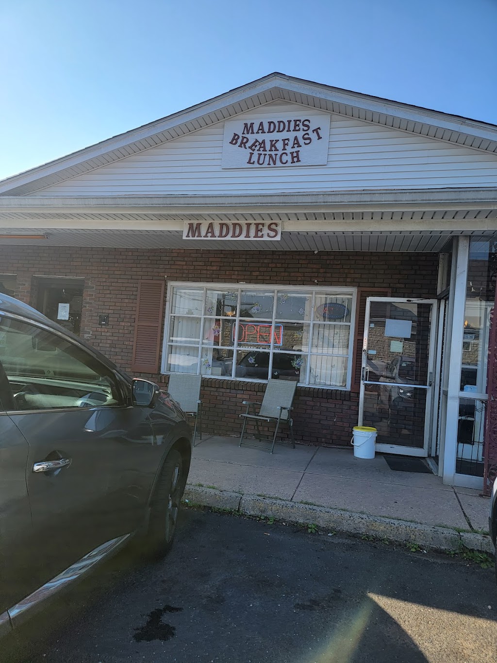 Maddies | 395 Main St, East Hartford, CT 06118 | Phone: (860) 569-7339