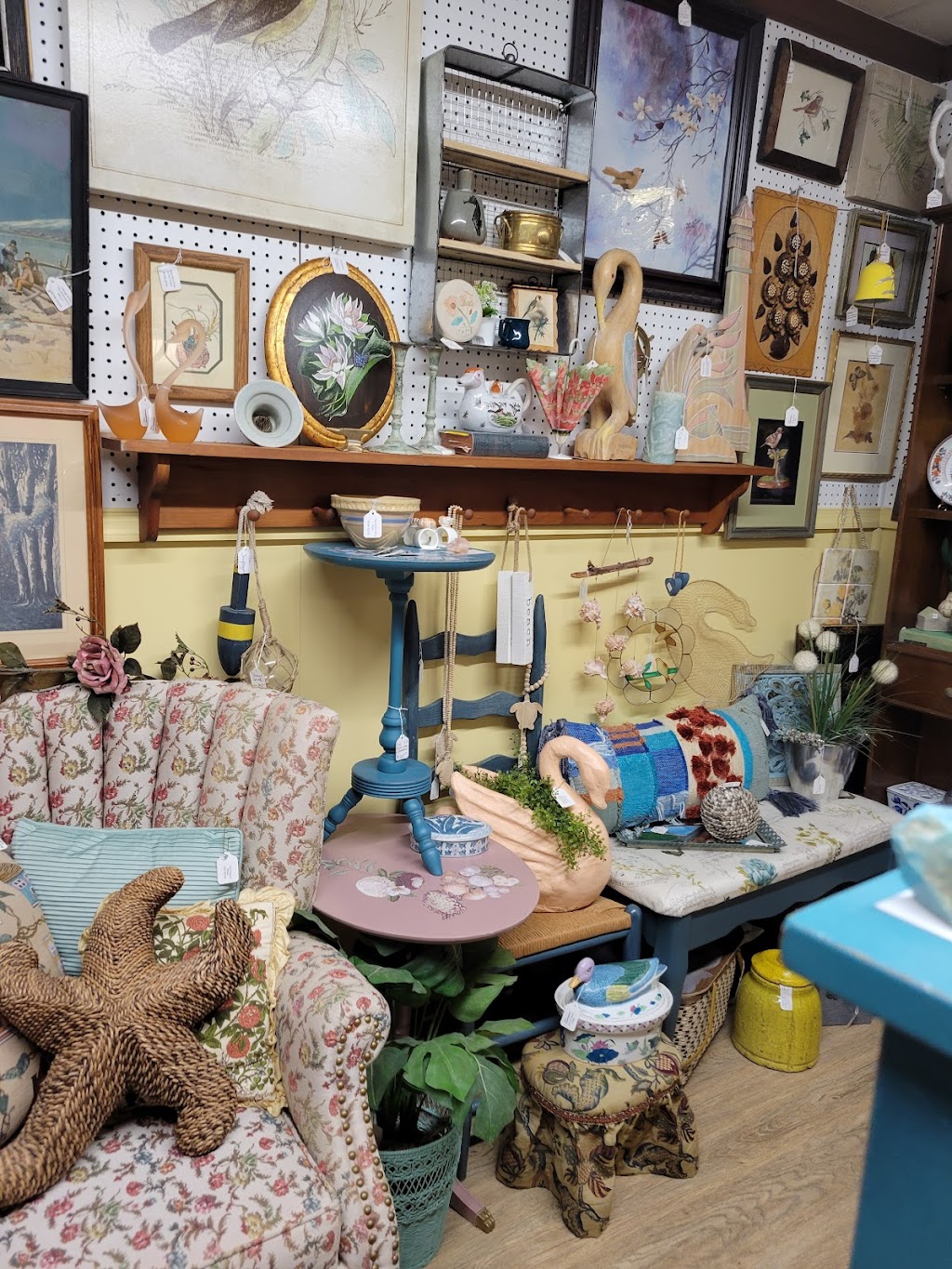 One of a Kind Finds Junktique | 1030 N West End Blvd, Quakertown, PA 18951 | Phone: (484) 808-7157