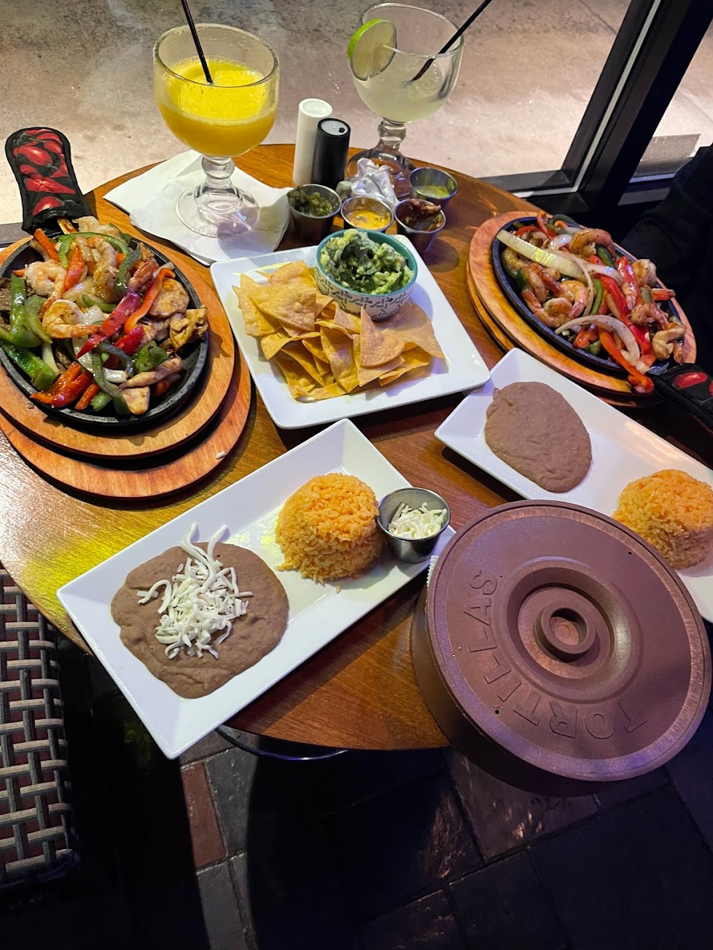 El Don Quijote Mexican Restaurant | 127 Scott Rd, Waterbury, CT 06705 | Phone: (203) 527-6111
