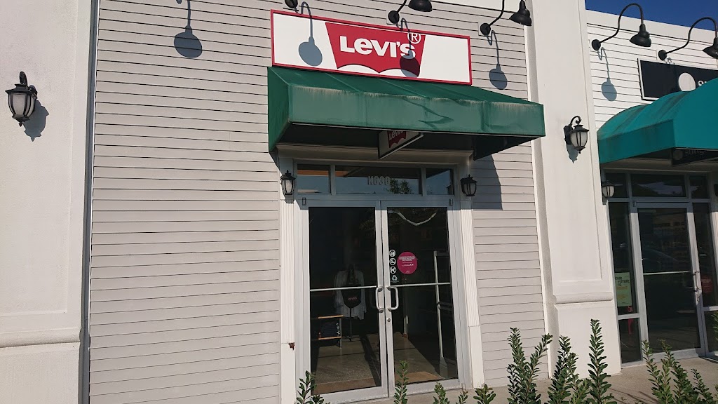 Levi’s Outlet Store | 630 Premium Outlet Blvd, Lee, MA 01238 | Phone: (413) 243-9053