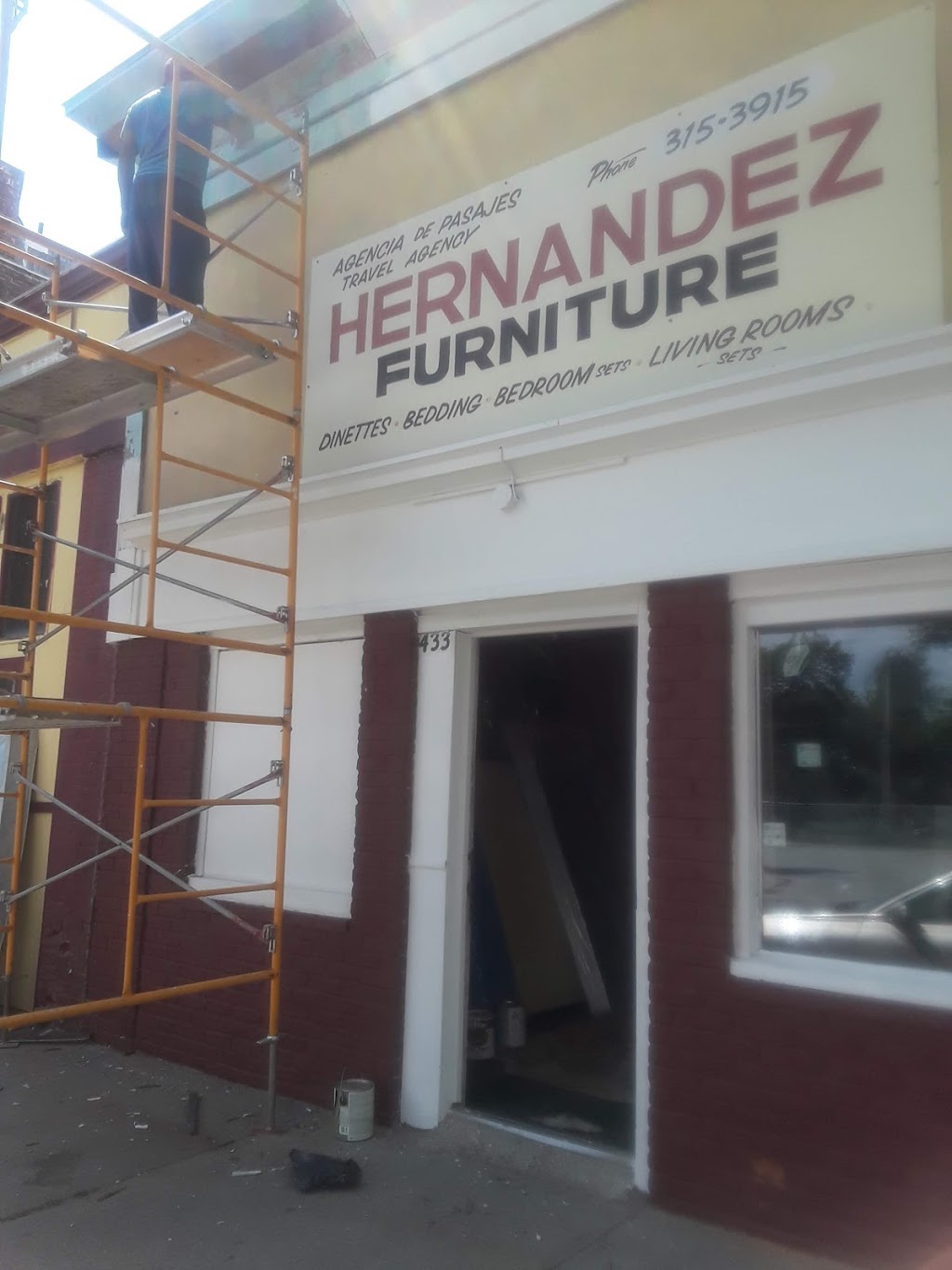 Hernandez Furniture & Travel | 433 Main St, Holyoke, MA 01040 | Phone: (413) 315-3915