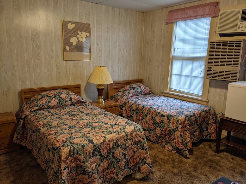 Oppenheimers Regis Hotel | 400 Lake St, Fleischmanns, NY 12430 | Phone: (845) 254-5080