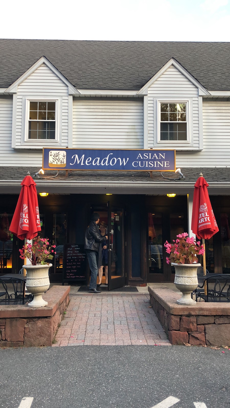 Meadow Restaurant | 532 Hopmeadow St, Simsbury, CT 06070 | Phone: (860) 408-9800