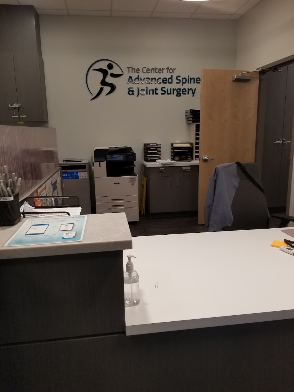 The Center for Advanced Spine & Joint Surgery: Home | 125 Kennedy Dr #300, Hauppauge, NY 11788 | Phone: (934) 223-4500