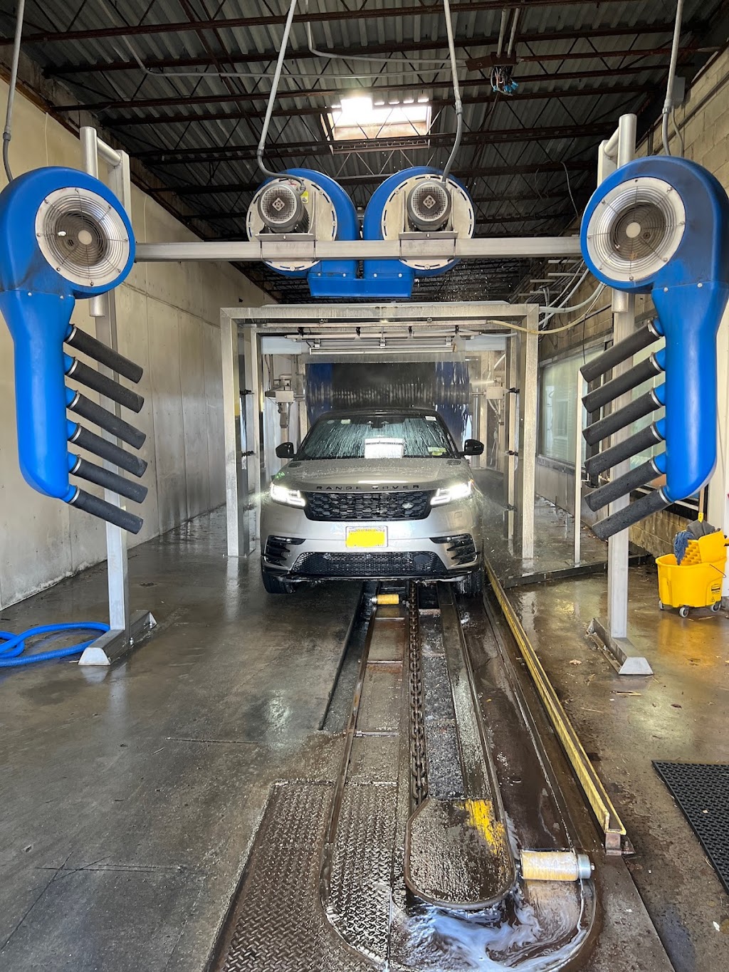 Dix Hills Car Wash | 1232 E Jericho Turnpike, Huntington, NY 11743 | Phone: (631) 385-7328