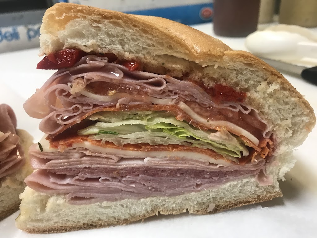 Lous Deli and Salad | 39 Mill Plain Rd, Danbury, CT 06811 | Phone: (203) 917-3968