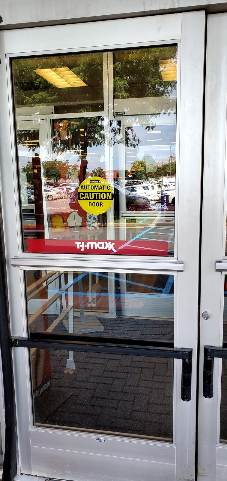 T.J. Maxx | 477 River Rd, Edgewater, NJ 07020 | Phone: (201) 840-7999