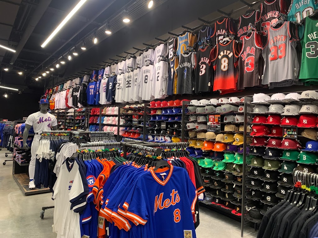 Lids | 1 American Dream Wy B149, East Rutherford, NJ 07073 | Phone: (201) 340-5908