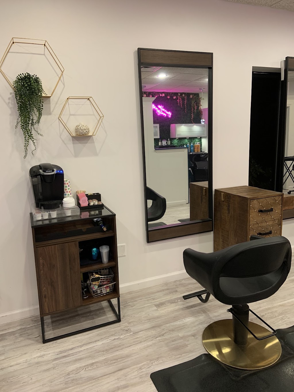 The Front Room Hair Salon | 354 Main St #4, Newington, CT 06111 | Phone: (860) 436-2660
