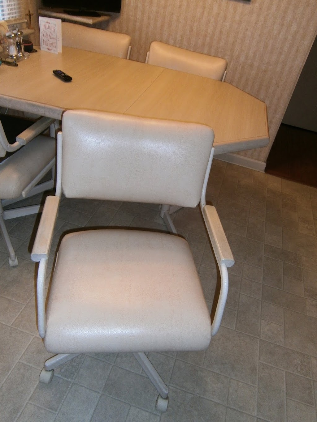 Royal Dinettes, Stools & Reupholstery | 351 Smith St, Perth Amboy, NJ 08861 | Phone: (732) 442-6510