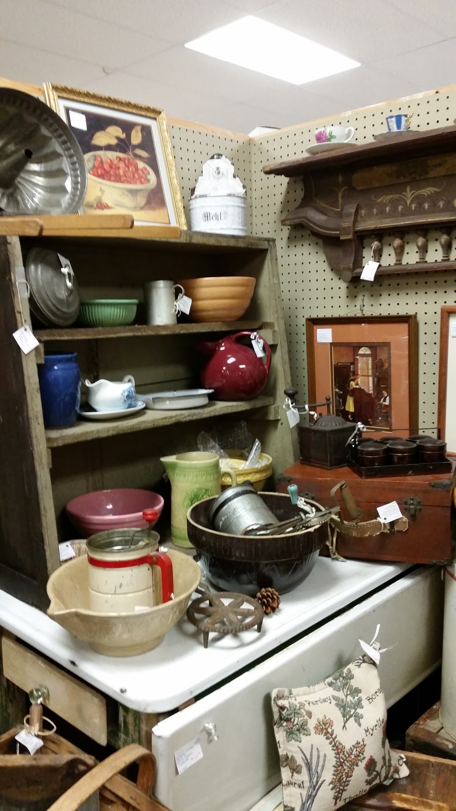 Grapevine Antiques & Craft | Behind CVS Pharmacy, 137 Erin Ln, Brodheadsville, PA 18322 | Phone: (570) 992-4525