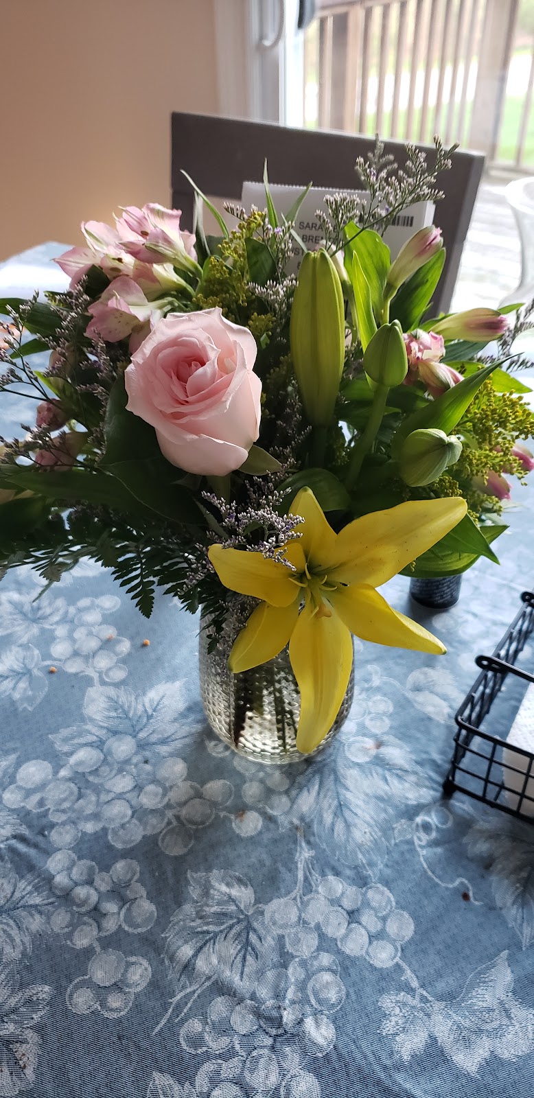 Forever Yours Flowers & Gifts | 20 Welcher Ave, Peekskill, NY 10566 | Phone: (914) 739-3999