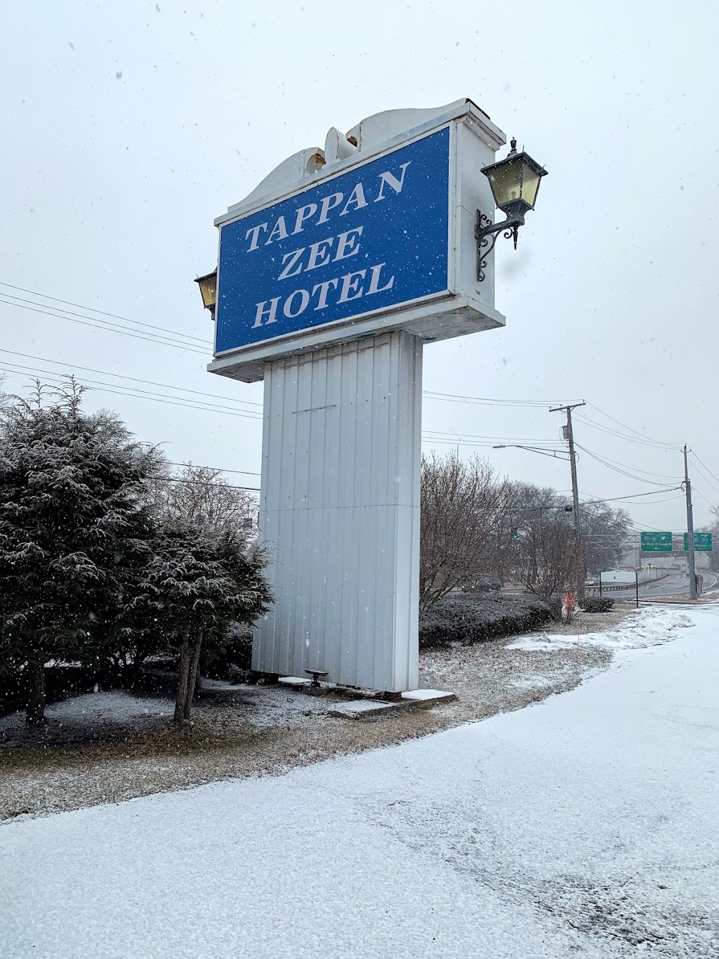 Tappan Zee Hotel | 110 N Rte 303, West Nyack, NY 10994 | Phone: (845) 358-4100