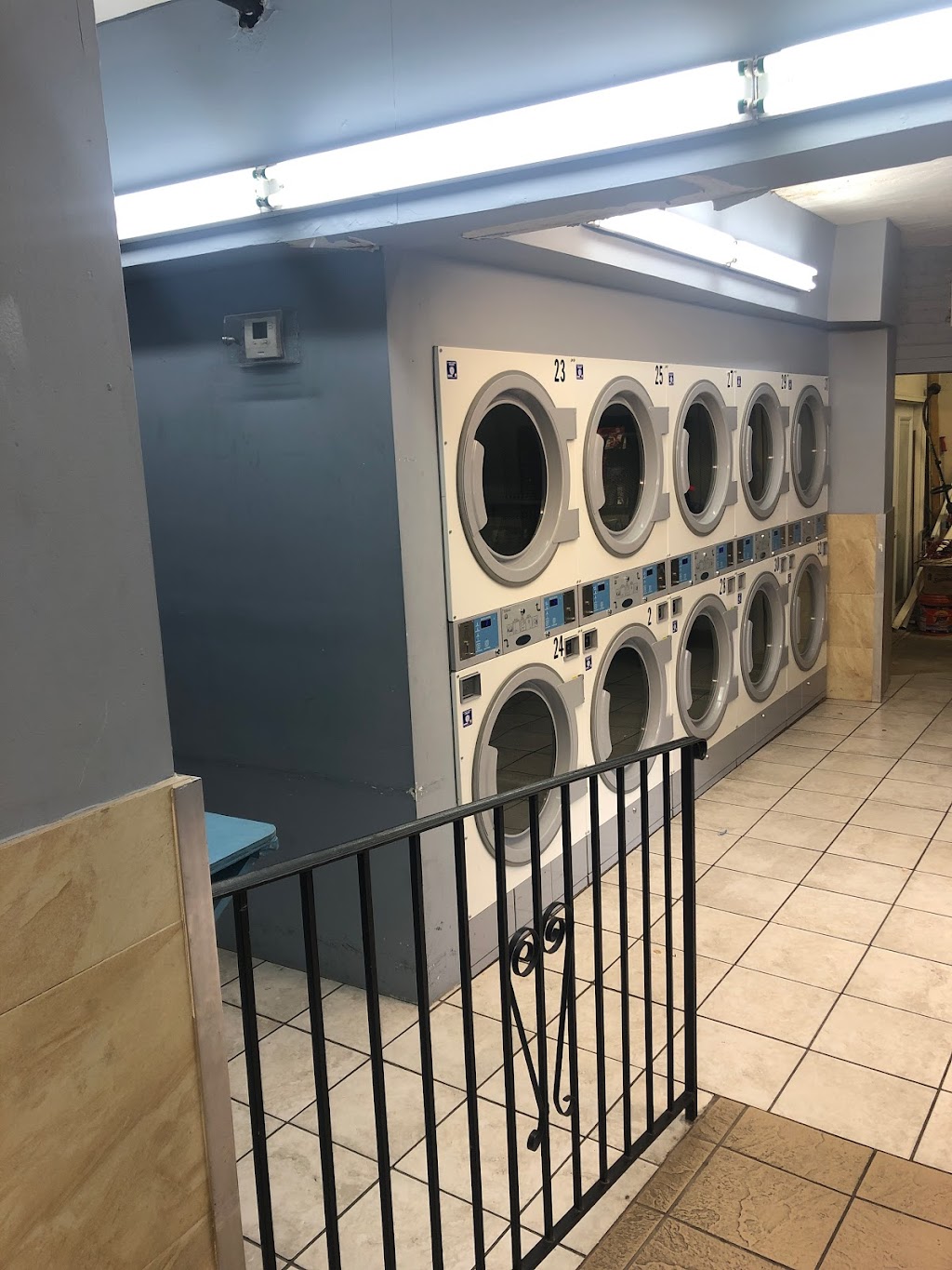 Friendly Laundromat | 340 Communipaw Ave, Jersey City, NJ 07304 | Phone: (201) 416-4450