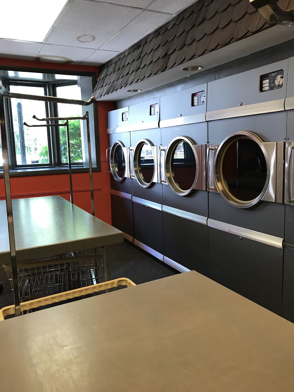 Lenox Laundromat & Dry Cleaner | 18 Franklin St A, Lenox, MA 01240 | Phone: (413) 637-1014