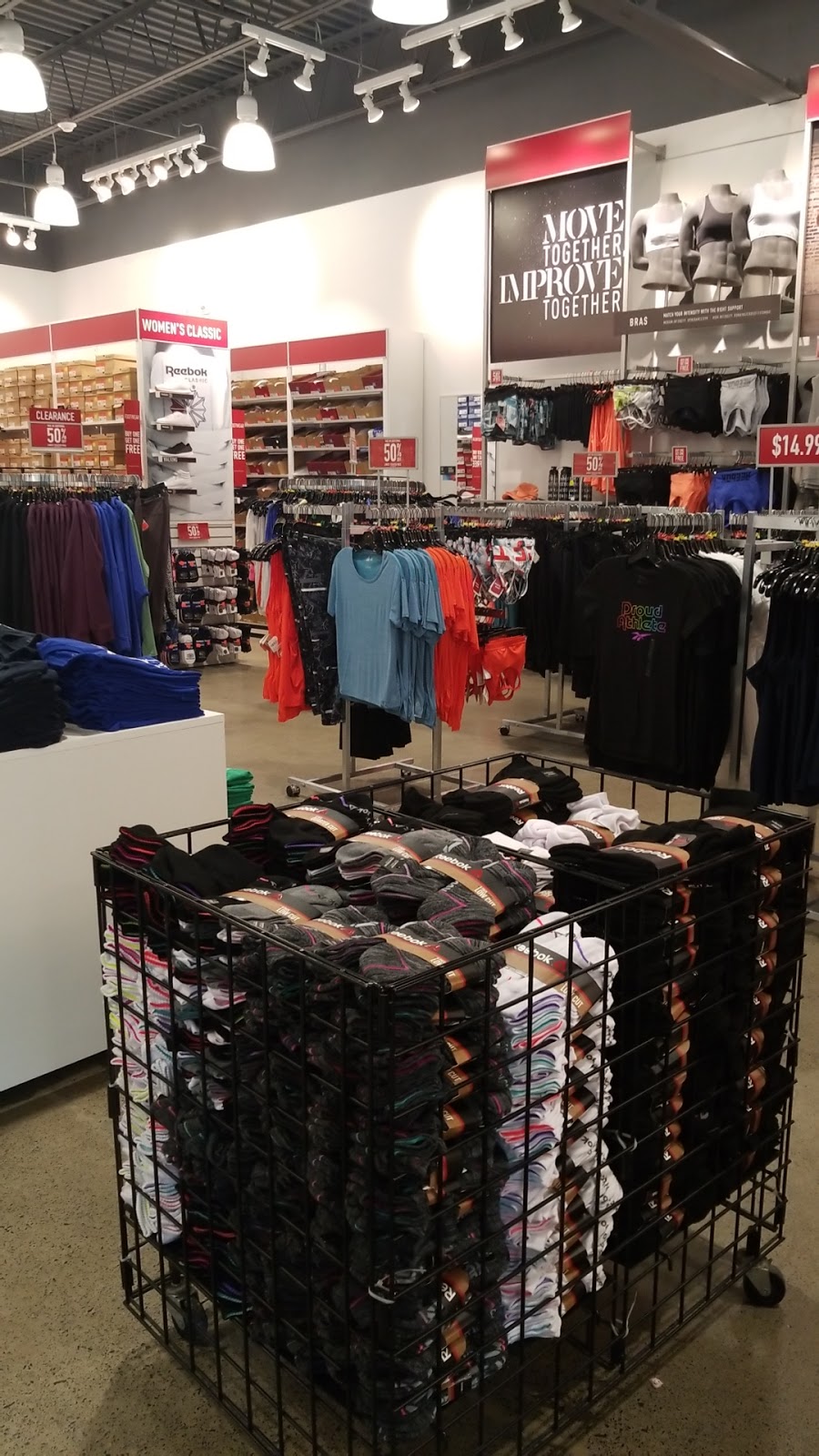 Reebok | 1000 Premium Outlets Dr Suite A02A, Tannersville, PA 18372 | Phone: (570) 620-0870