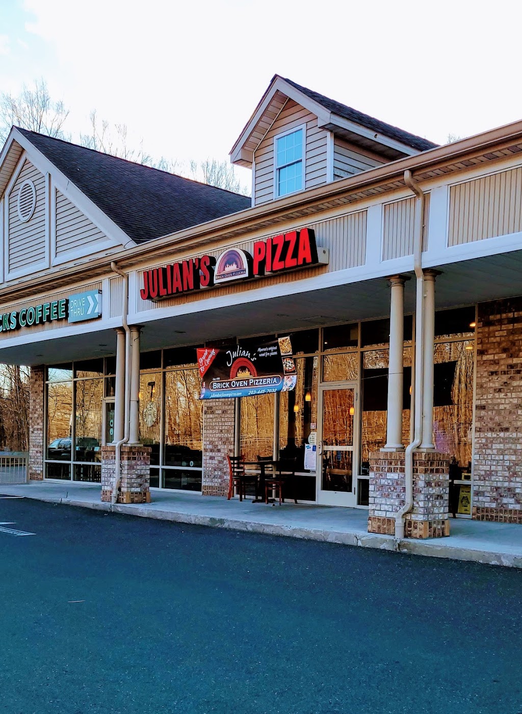 Julians Brick Oven Pizza LLC | 525 Main St #2, Monroe, CT 06468 | Phone: (203) 445-7032