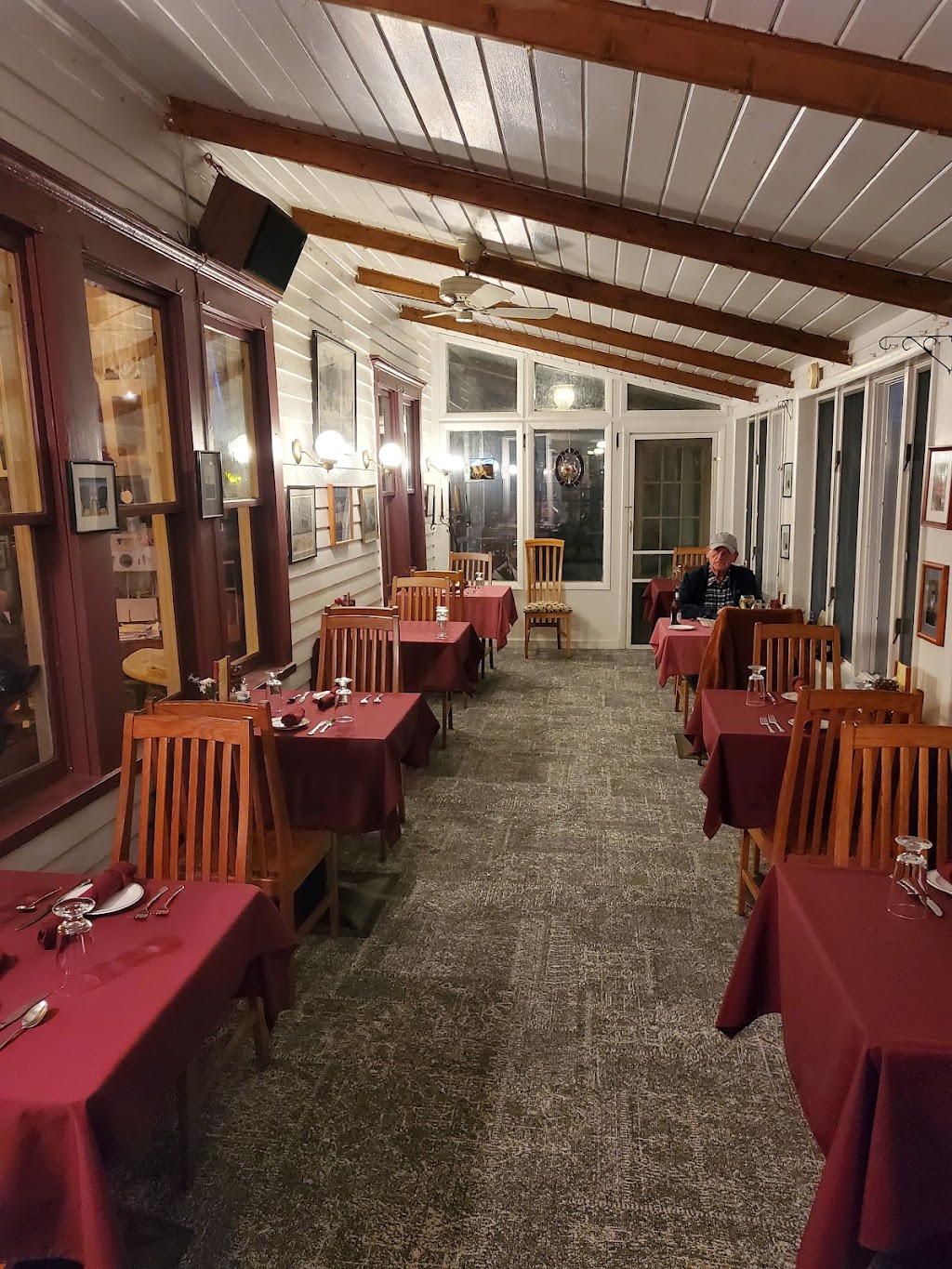 The Inn Starlight Lake & Restaurant | 289 Starlight Lake Rd, Starlight, PA 18461 | Phone: (570) 798-2519